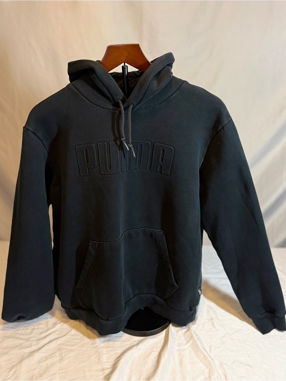 Puma Black 3D Embossed Logo Pullover Hoodie size Large (UU11)